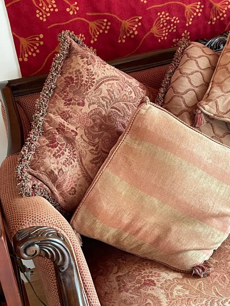 Elegant Traditional 3-Seater Sofa | Solid Hardwood - Image 4