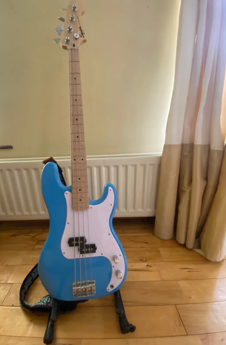 Fender Squier Sonic Precision Bass –As New - Image 1