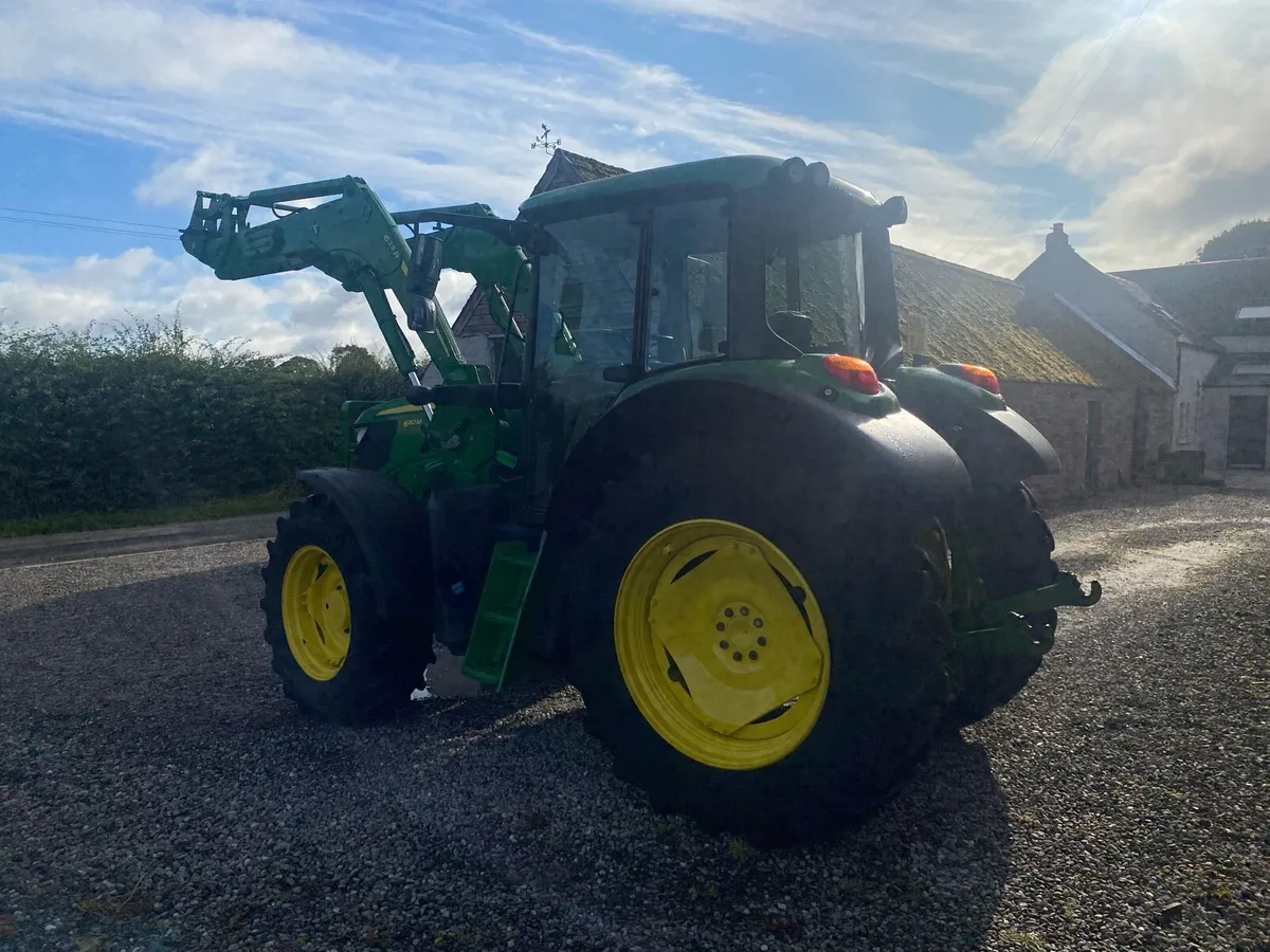 John Deere 6110M 2017 - Image 2