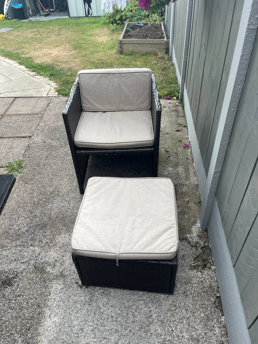 Garden furniture - Image 1