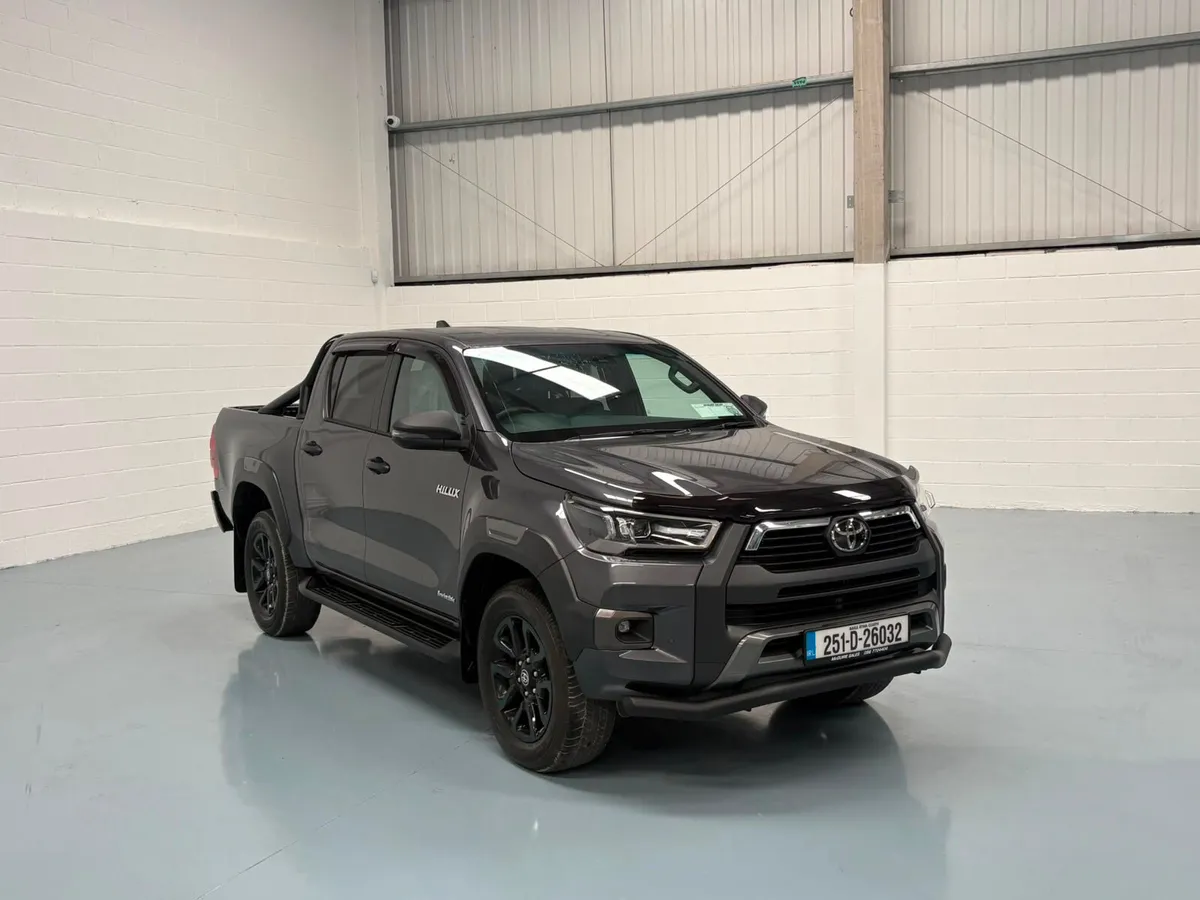 Toyota Hilux 2025 - Image 2