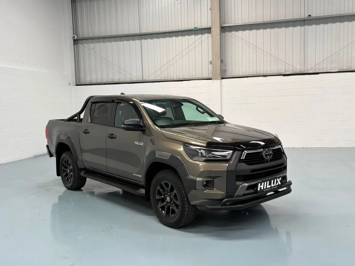 Toyota Hilux 2023 - Image 2