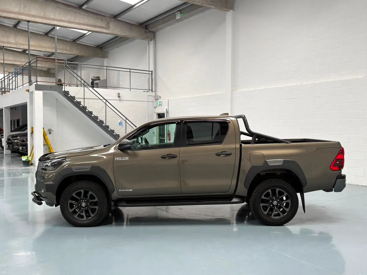 Toyota Hilux 2023 - Image 3