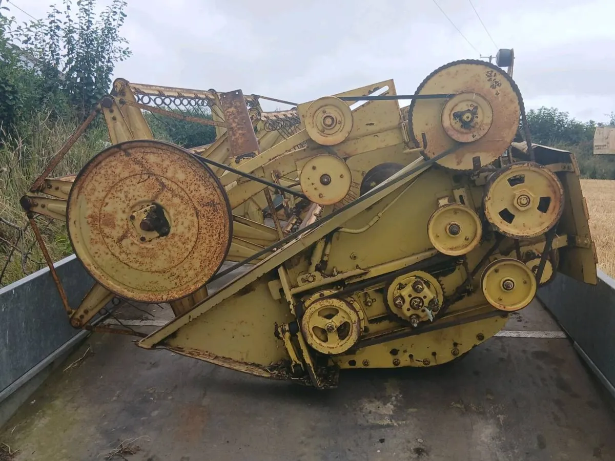 New holland combine 1530 and 122 for parts - Image 3