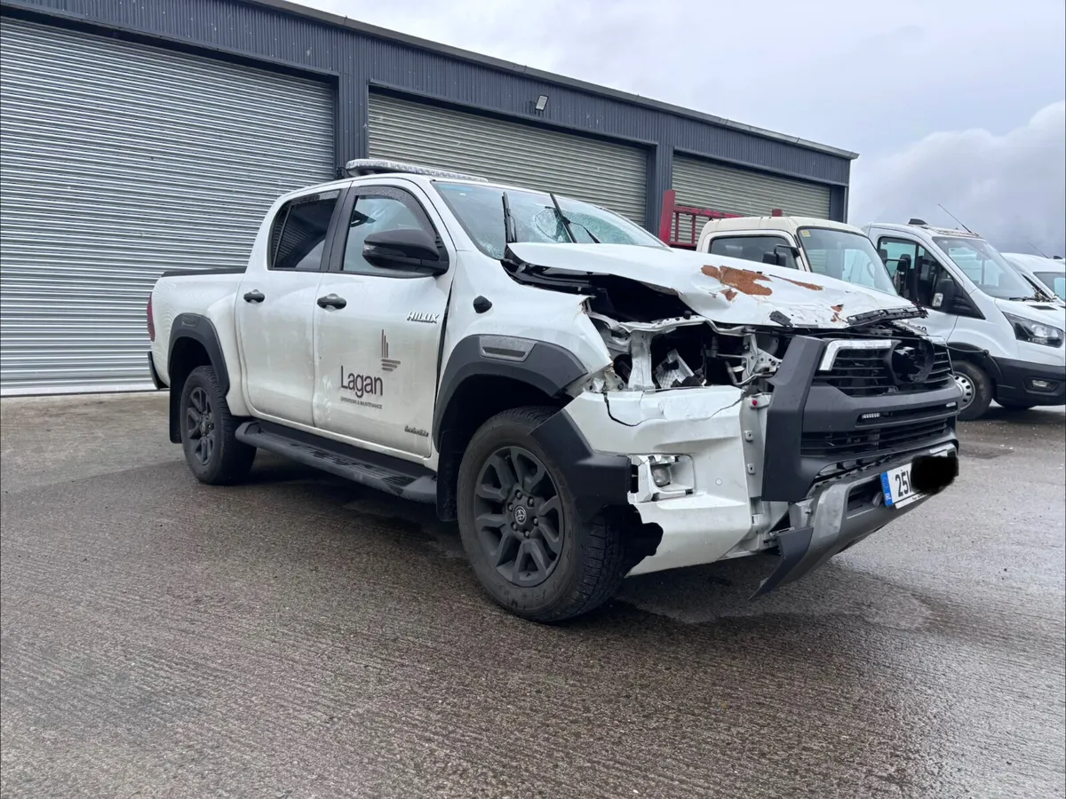 Toyota Hilux Invincible Automatic 2025 - Image 3