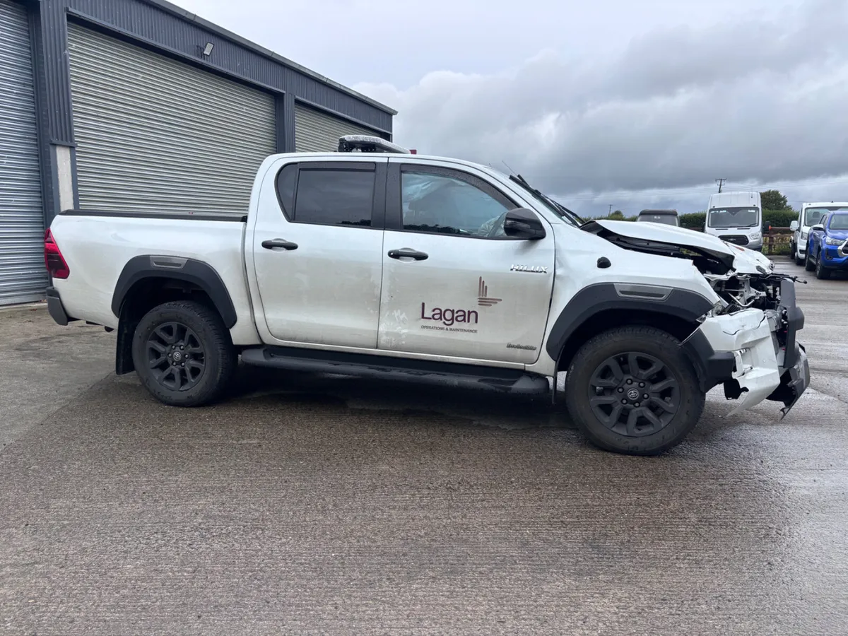 Toyota Hilux Invincible Automatic 2025 - Image 2