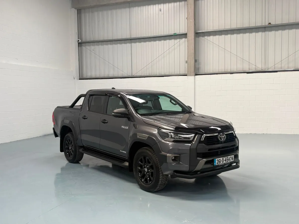 Toyota Hilux BRAND NEW InvincibleX 2.8 Auto - Image 2