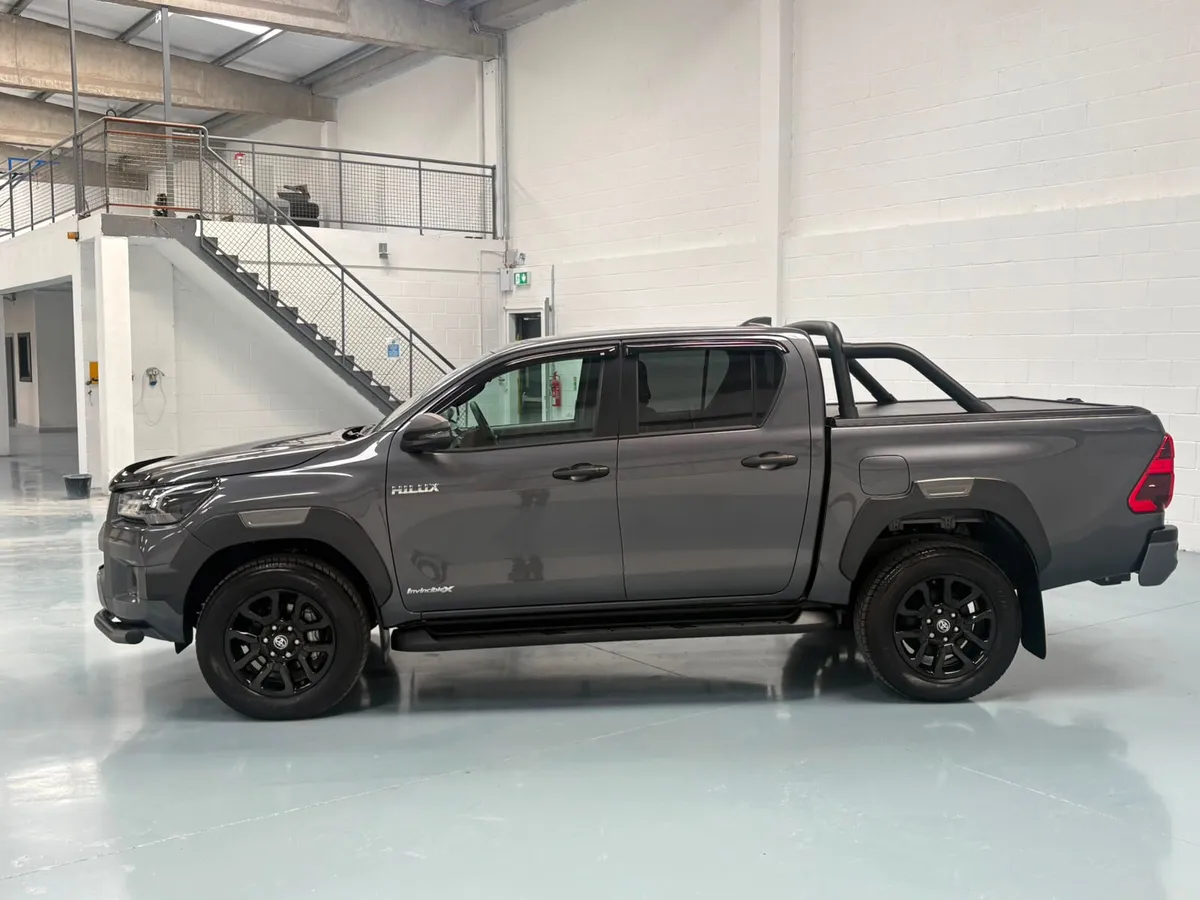 Toyota Hilux BRAND NEW InvincibleX 2.8 Auto - Image 4