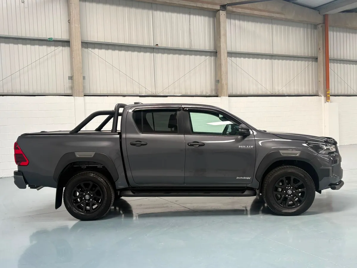 Toyota Hilux BRAND NEW InvincibleX 2.8 Auto - Image 3