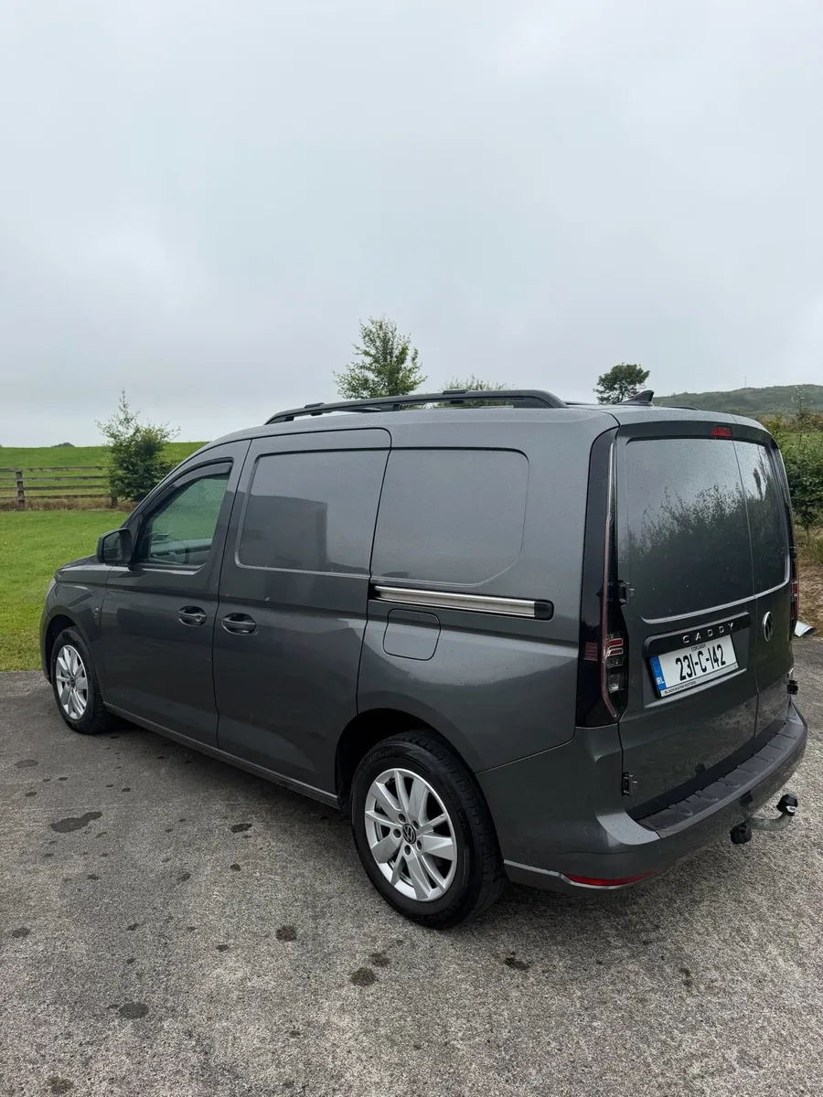 231 Volkswagen Caddy Mint - Image 3
