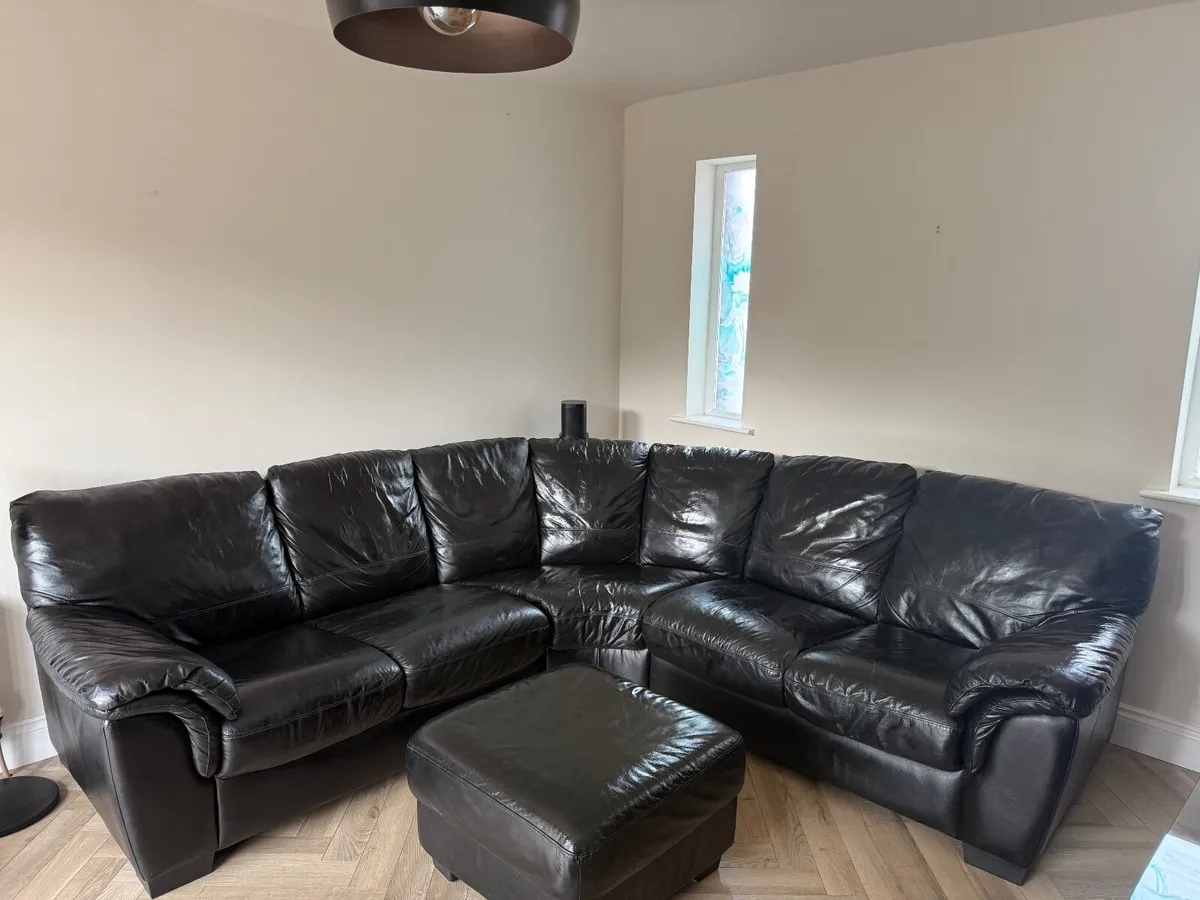 Black Italian Leather 5seater corner sofa & pouffe - Image 4