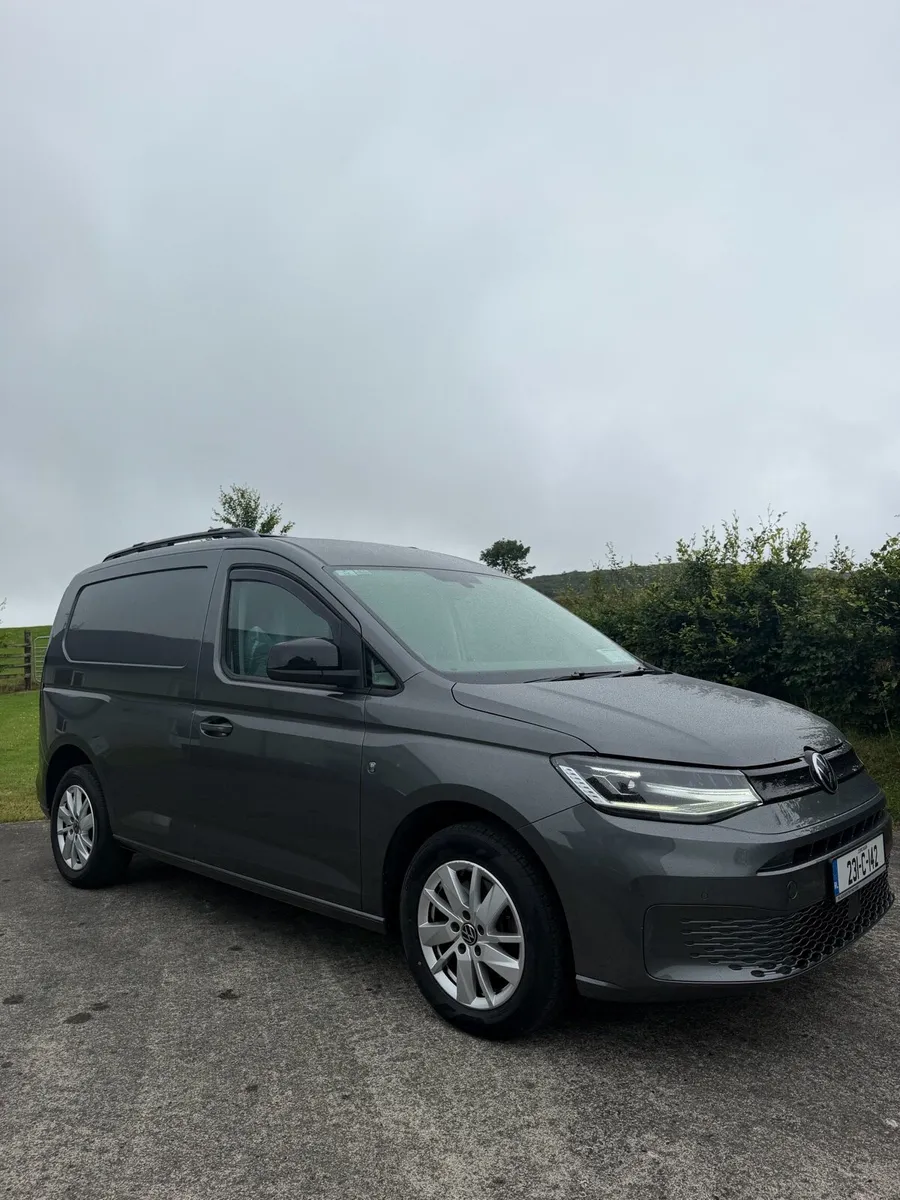 231 Volkswagen Caddy Mint - Image 2