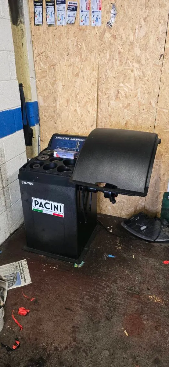 Pacini tyre changer and wheel balancer - Image 4