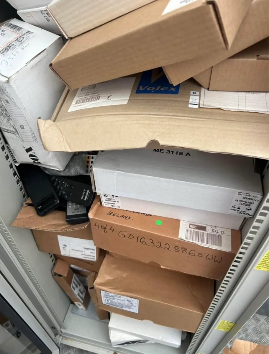 Large amount of electronic equipment - Image 4