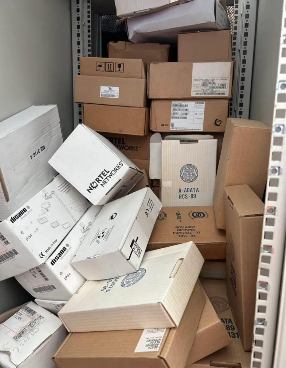 Large amount of electronic equipment - Image 1