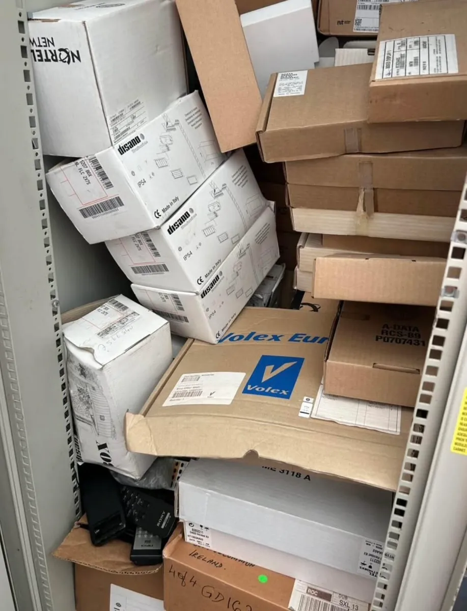 Large amount of electronic equipment - Image 2