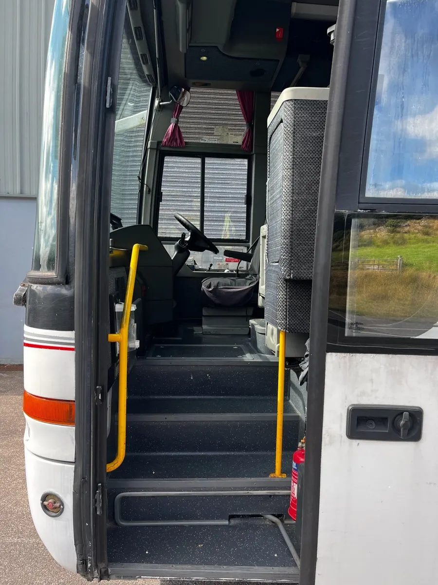 53-seater coach Volvo - Image 3