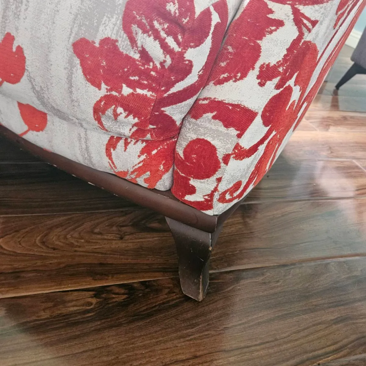 Beautiful wing-backed Accent Chair - Image 3