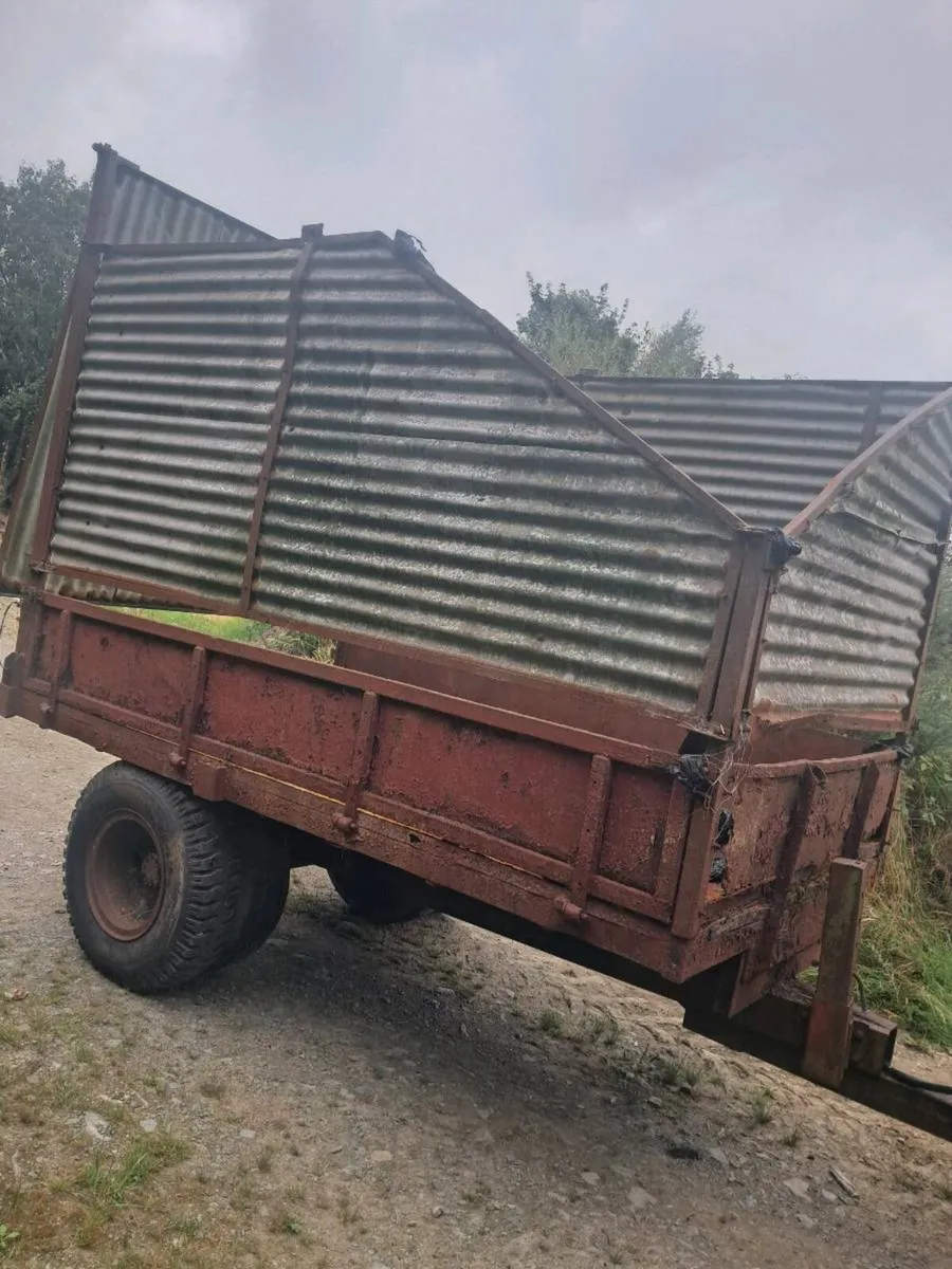 Tractor trailer - Image 1