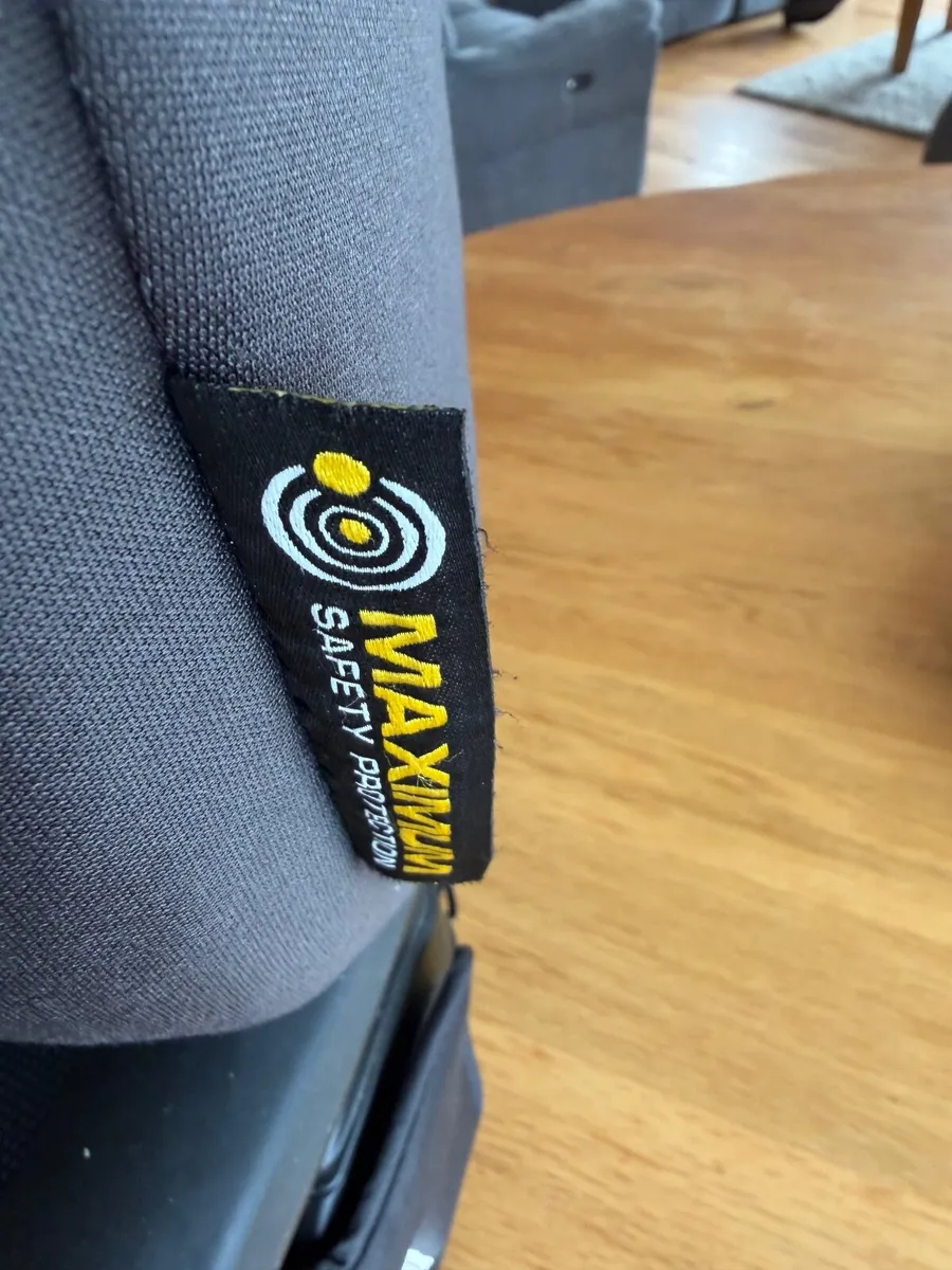 Graco car booster seat - Image 2