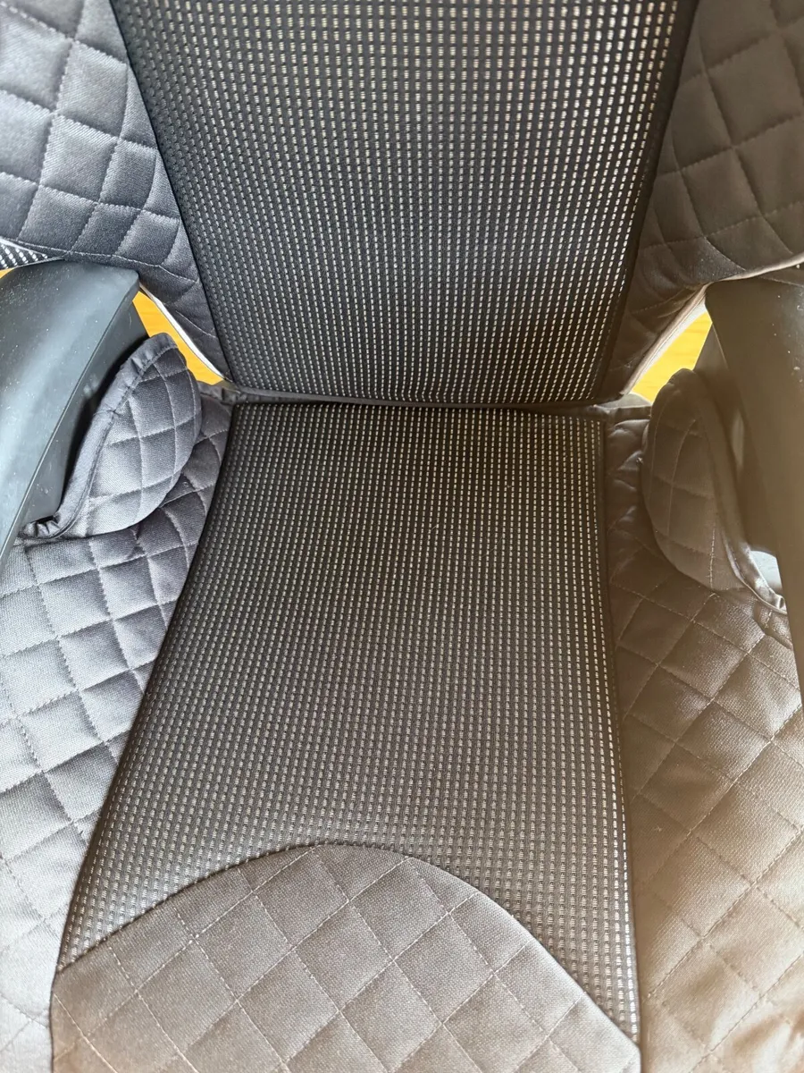 Graco car booster seat - Image 4