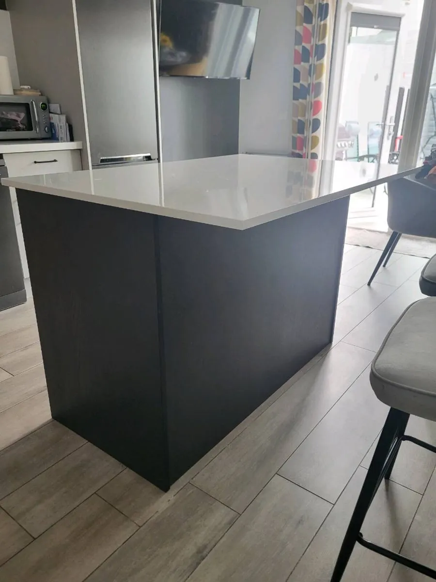 Kitchen island - Image 3