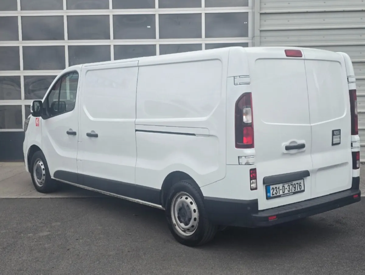 Renault Trafic Red Edition L2H1 130BHP - Image 4