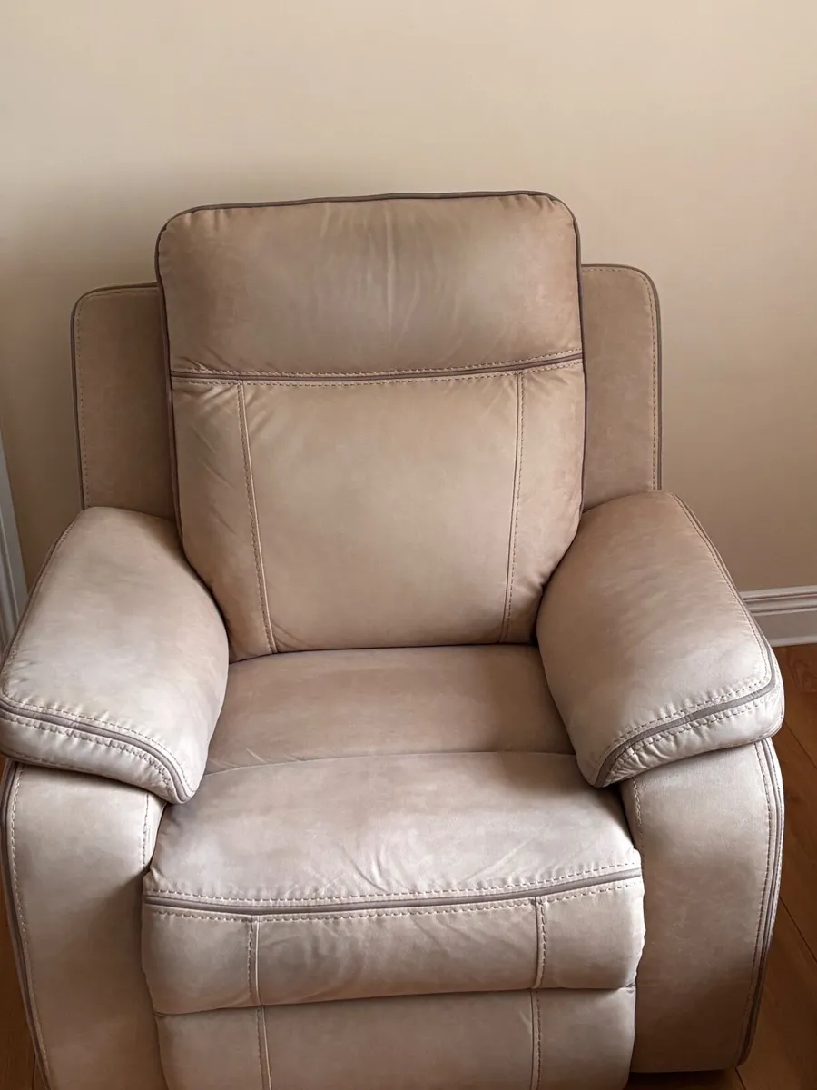 Beige Philadelphia Suite - Image 2