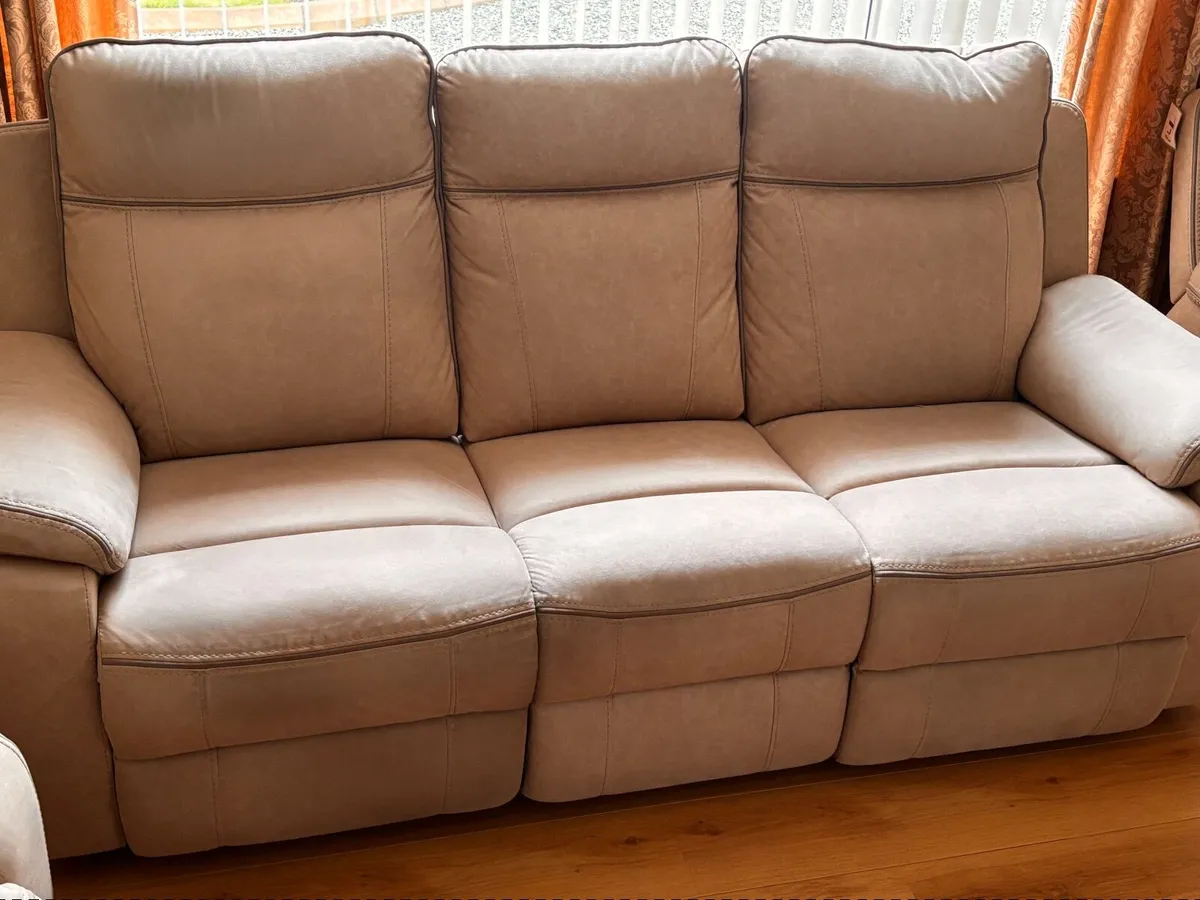 Beige Philadelphia Suite - Image 1