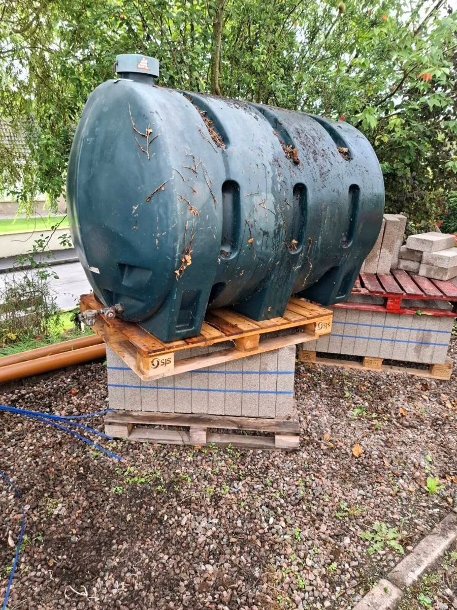 Oil tank - Image 1