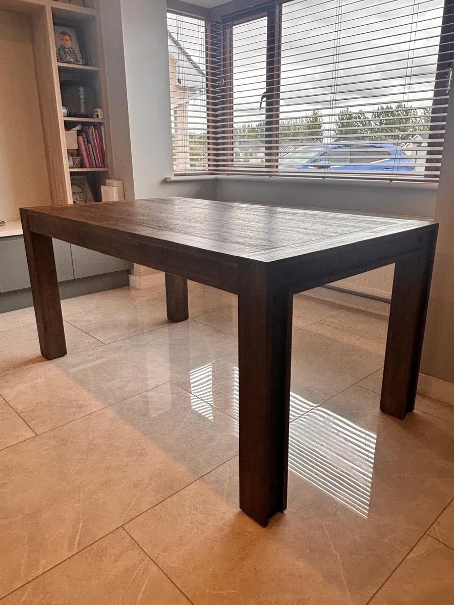 Dining table - Image 1