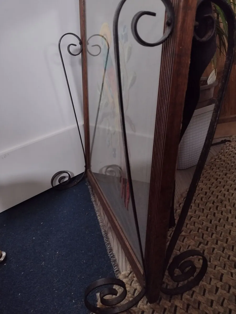 Large heavy wooden antique fire-screen on stand - Image 3