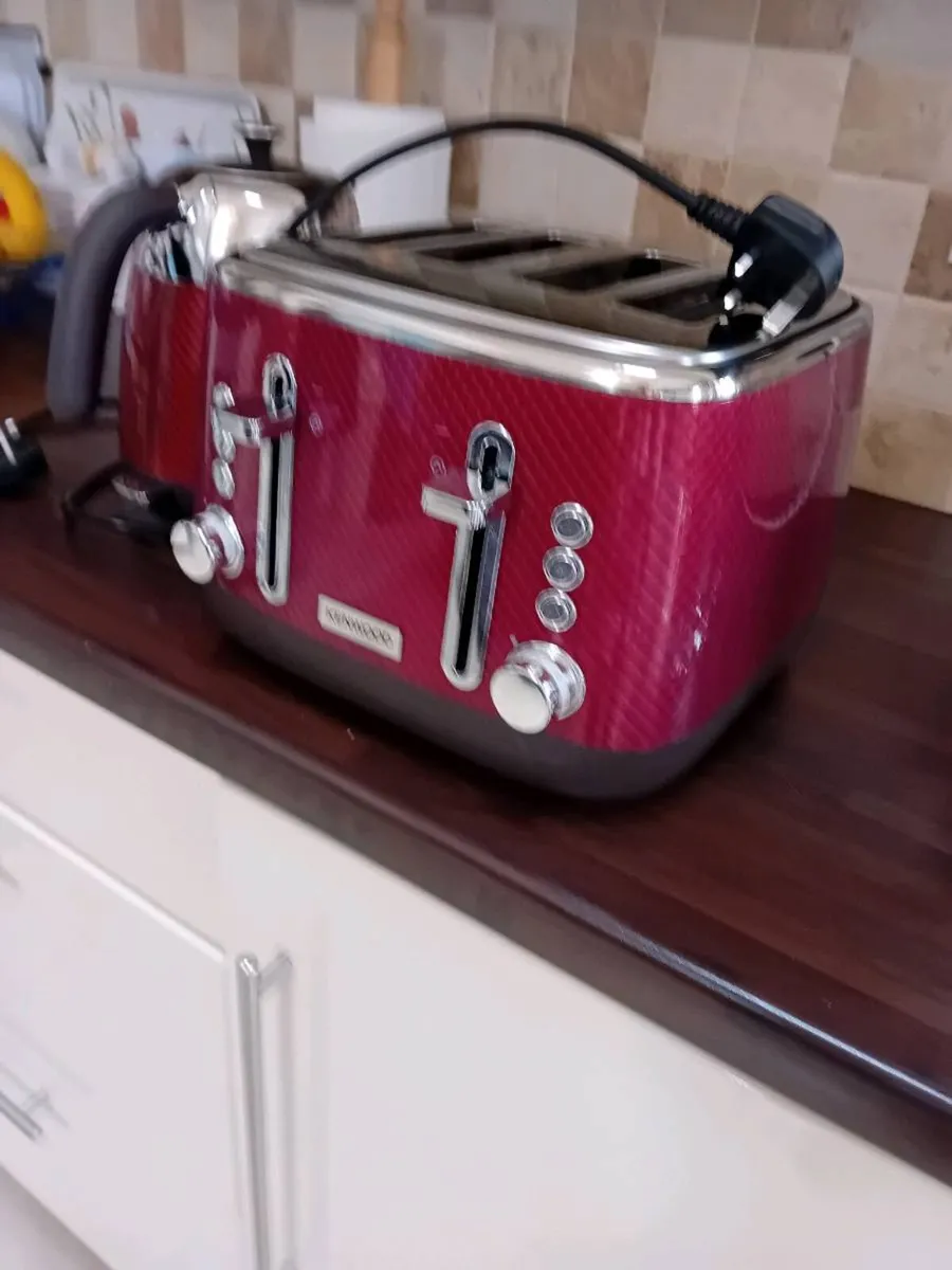 DOUBLE TOASTER AND KETTLE BOTH LIKE NEW - Image 1