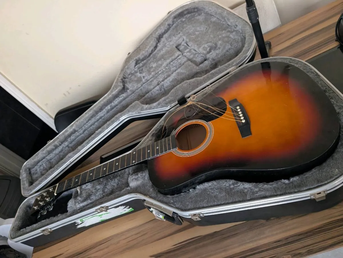 Two guitars for the price of one. Grab a bargain - Image 2