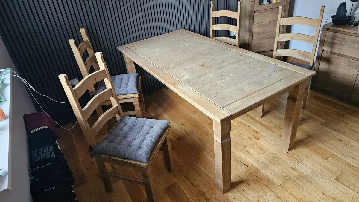 Large table and chairs - Image 3