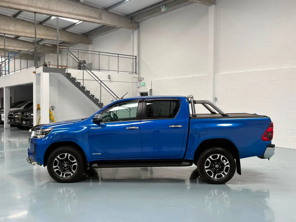 2021 Toyota Hilux Invincible 2.8 Auto - Image 3