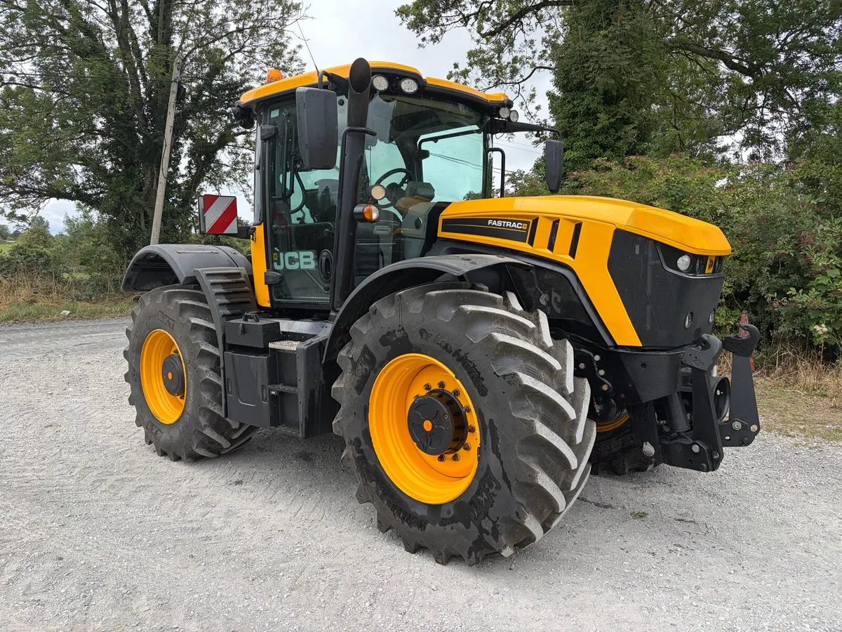 JCB fastrac 4220 - Image 1