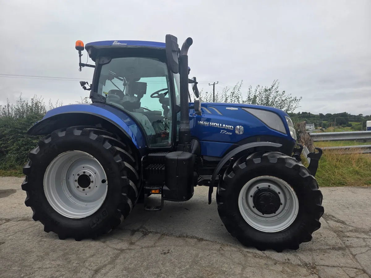 New Holland T7225 blue power - Image 1