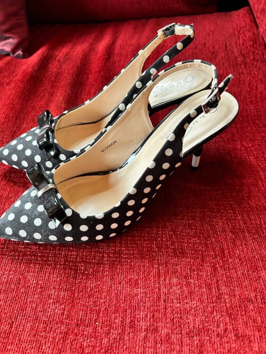 Ladies high heel shoes - Image 1