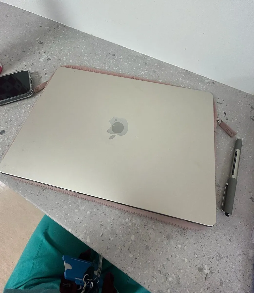 Macbook Air M2 15 inch 2023 Starlight - Image 2