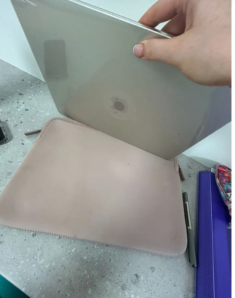 Macbook Air M2 15 inch 2023 Starlight - Image 3