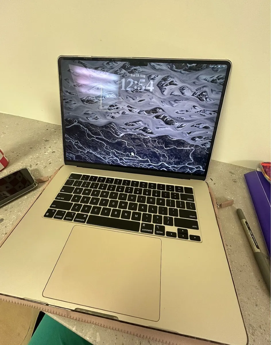 Macbook Air M2 15 inch 2023 Starlight - Image 1