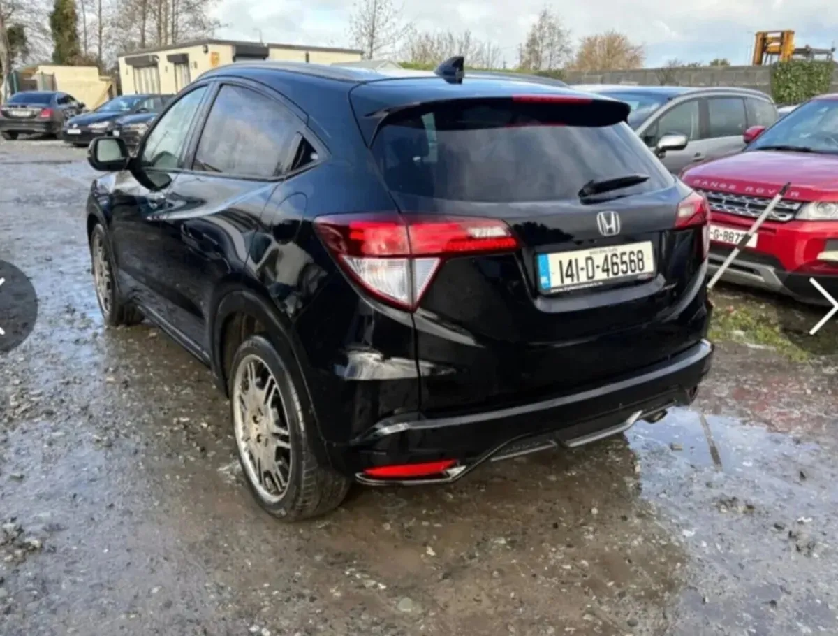 141 Honda Vezel 1.5 Hybrid no damage drive away - Image 3