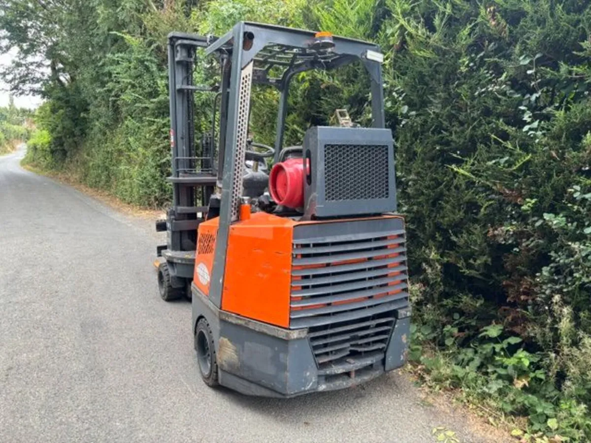 Aisle Master Forklift - Image 2