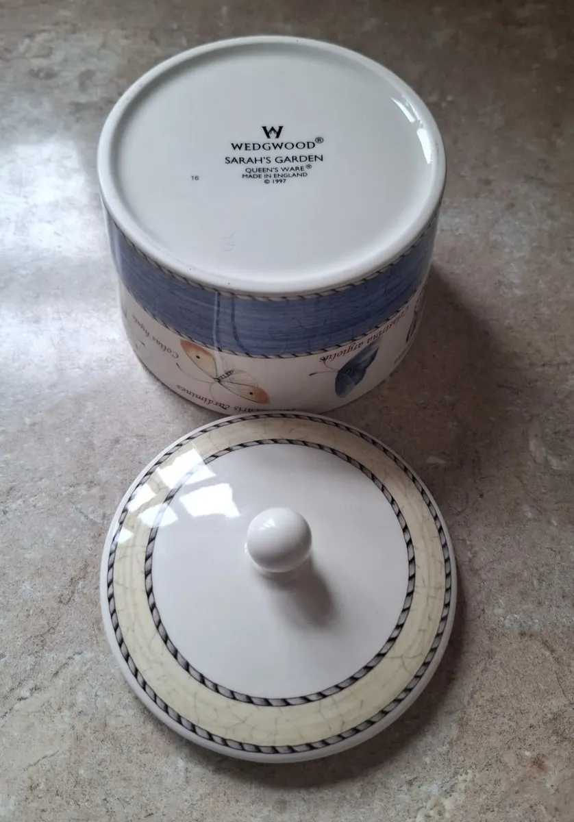 Wedgewood Sarah's Garden sugar bowl with lid - Image 2