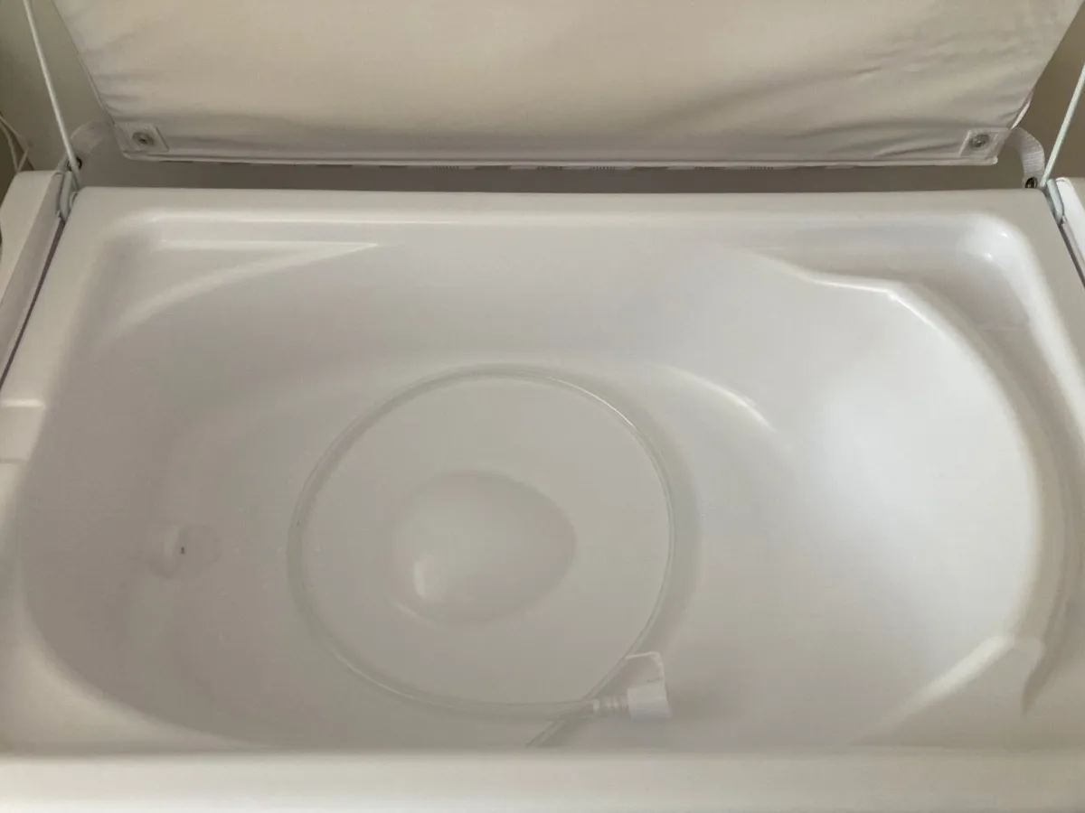 Babylo Bath & Baby Changing Table - Image 2