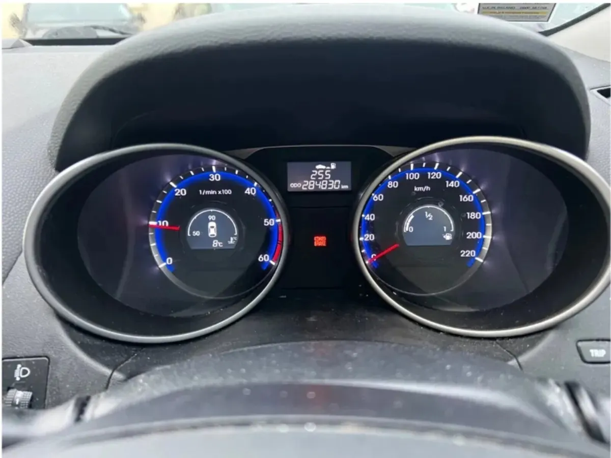 2013 Hyundai ix35 1.7 Diesel very light damage - Image 3