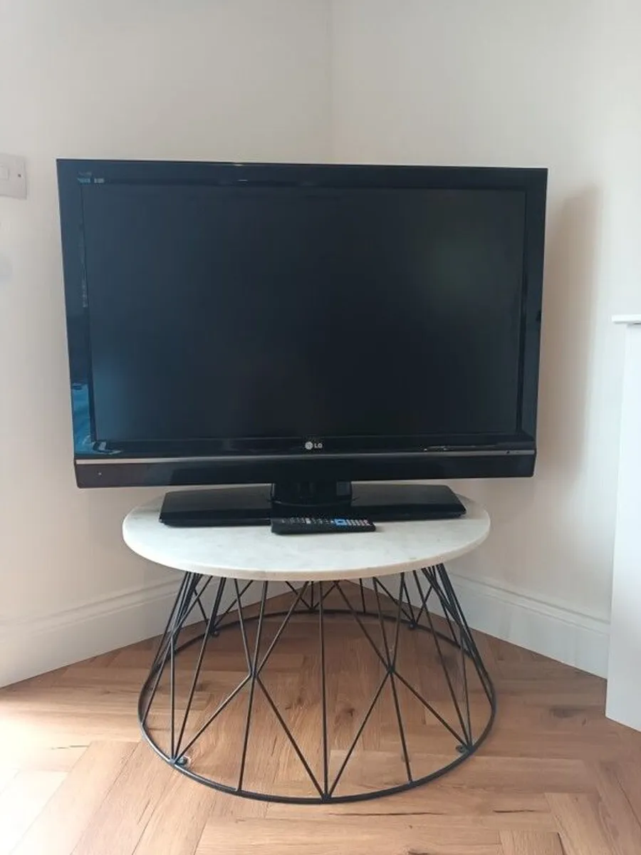 42" Lg Lcd Tv - Image 1