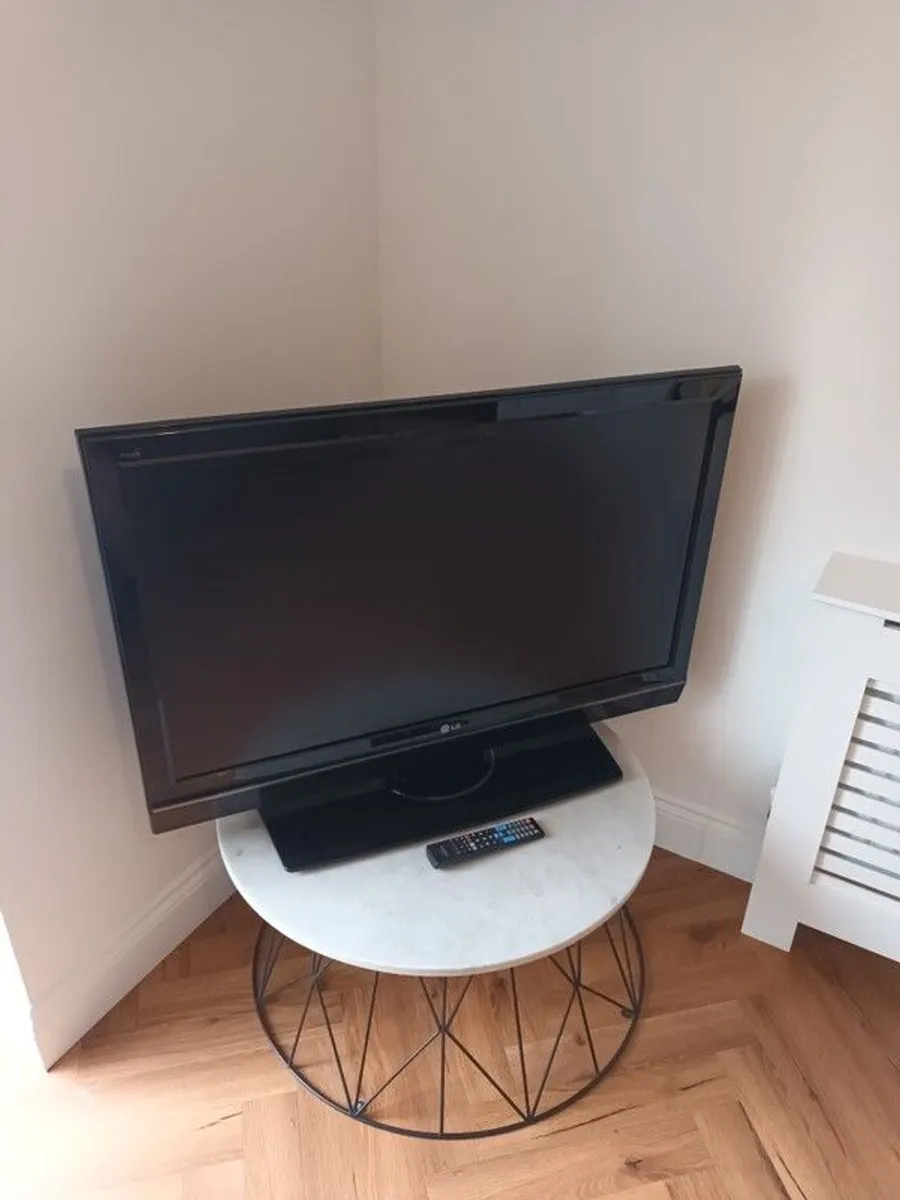 42" Lg Lcd Tv - Image 2