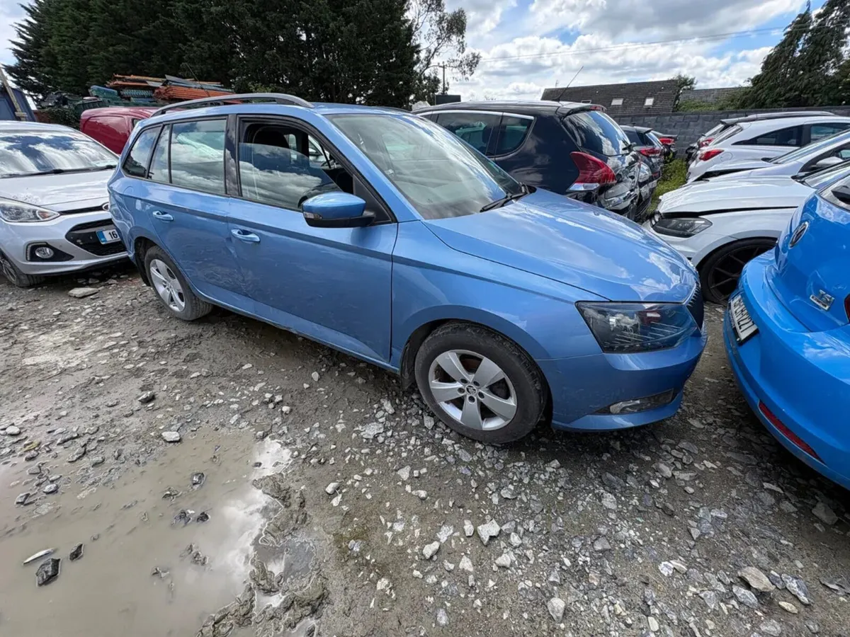 2015 Skoda Fabia 1.0 Petrol drive away - Image 2